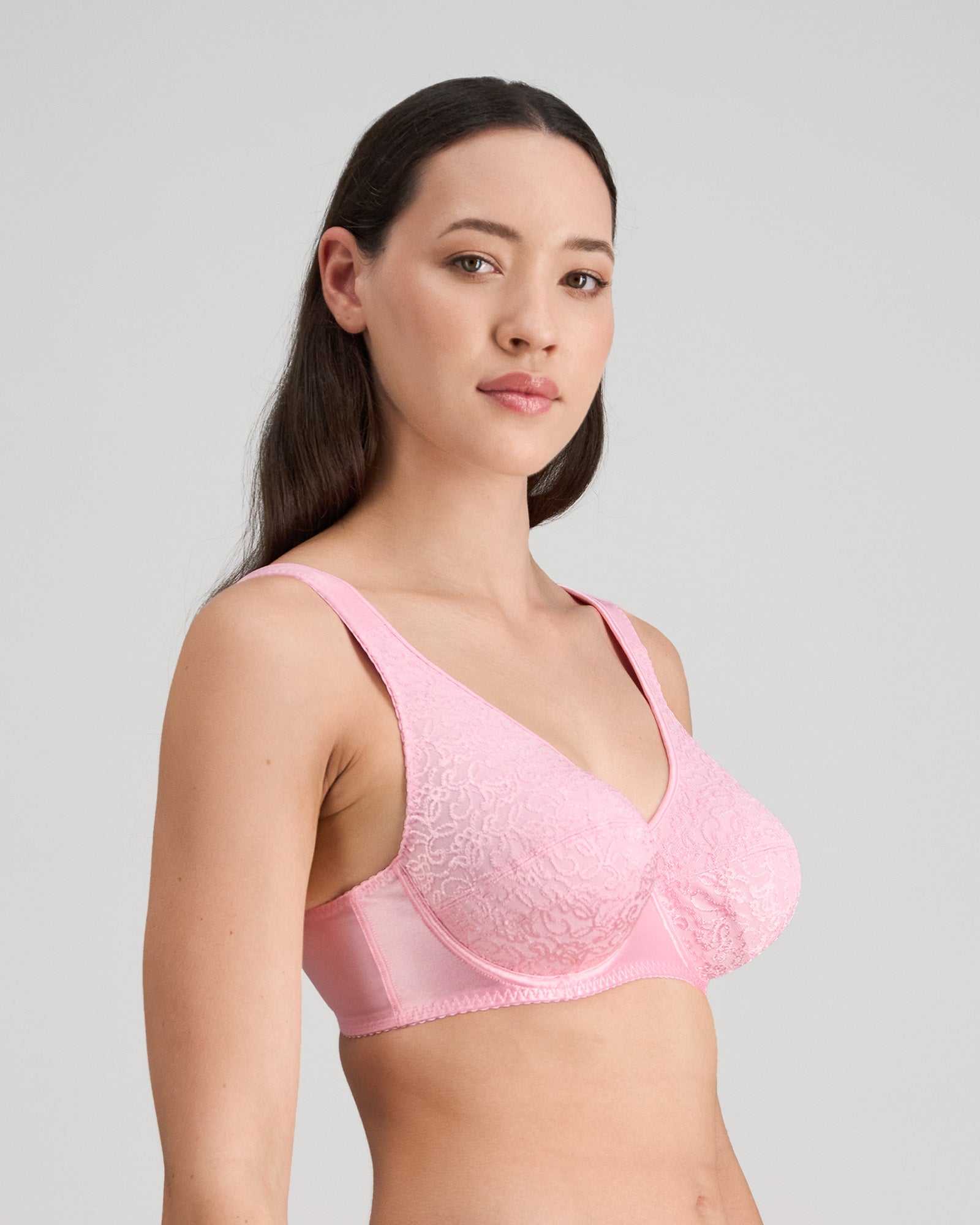 Model wears Charlotte Underwire Bra in FAIRY TALE. On body side view