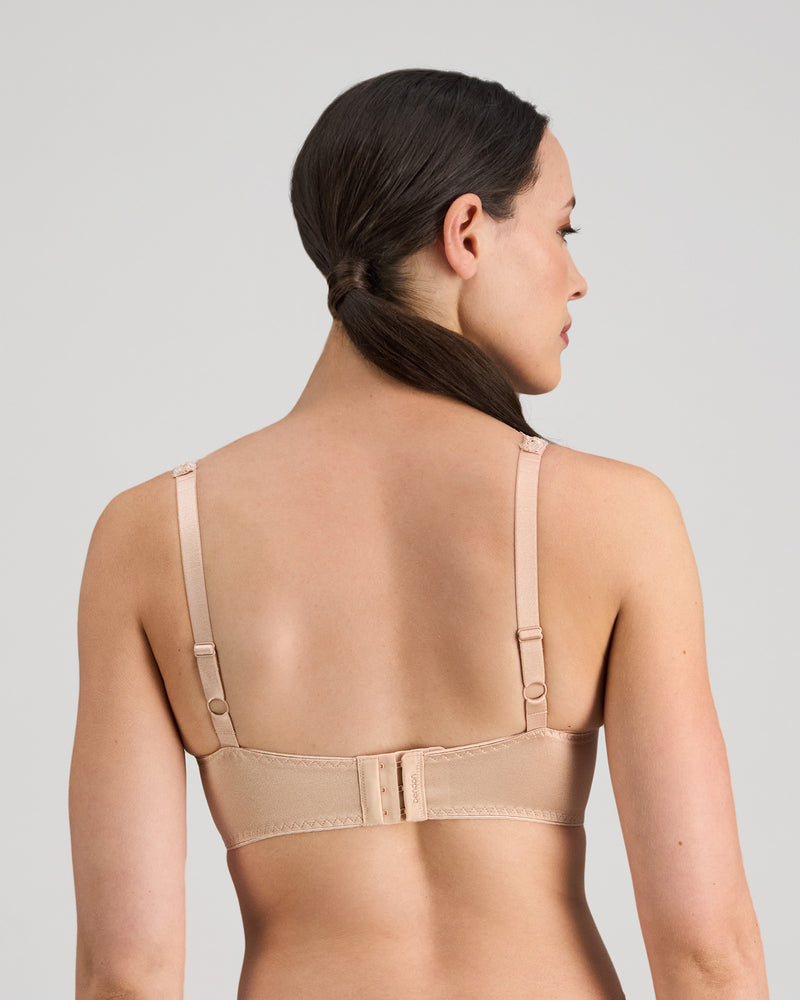 Model wears Damask Contour Bra in LATTE. On body back view