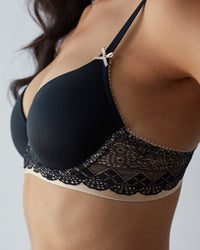 Model wears Geometric Lace Contour Bra in BLACK/TOASTED ALMOND. On body side view
