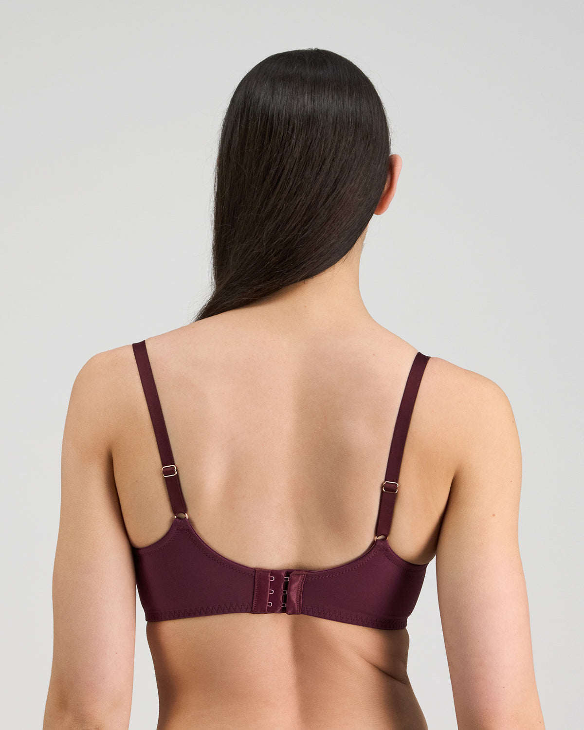Model wears Laurel Underwire Bra in FIG. On body back view