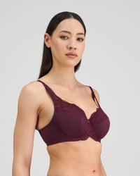 Model wears Laurel Underwire Bra in FIG. On body side view