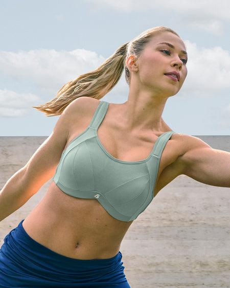 Power Underwire Bra in ICEBERG GREEN. Feature shot
