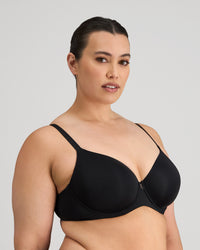 Model wears Sculpt Contour Bra in BLACK. On body side view