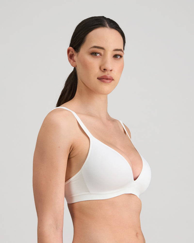 Model wears Simply Seamless Wire Free Bra in Basic Wht. On body side view