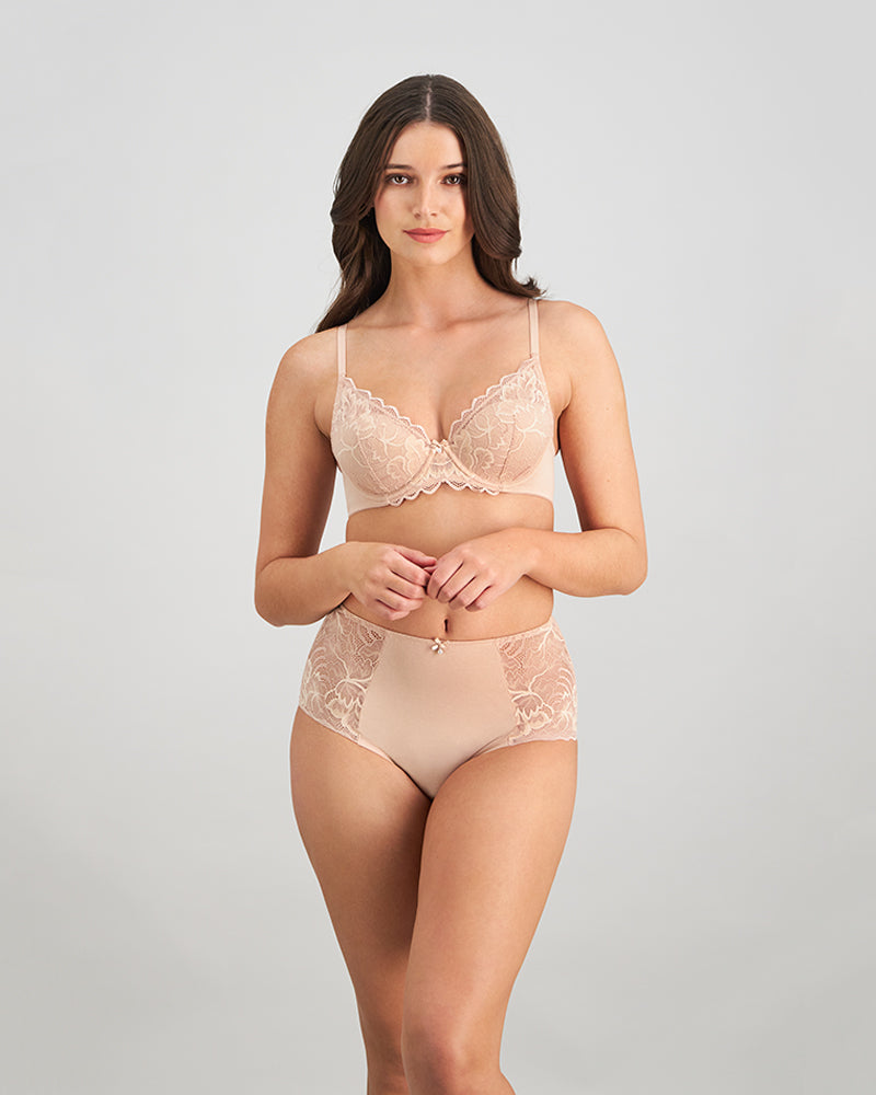 Embrace Contour Bra in LATTE. Feature shot