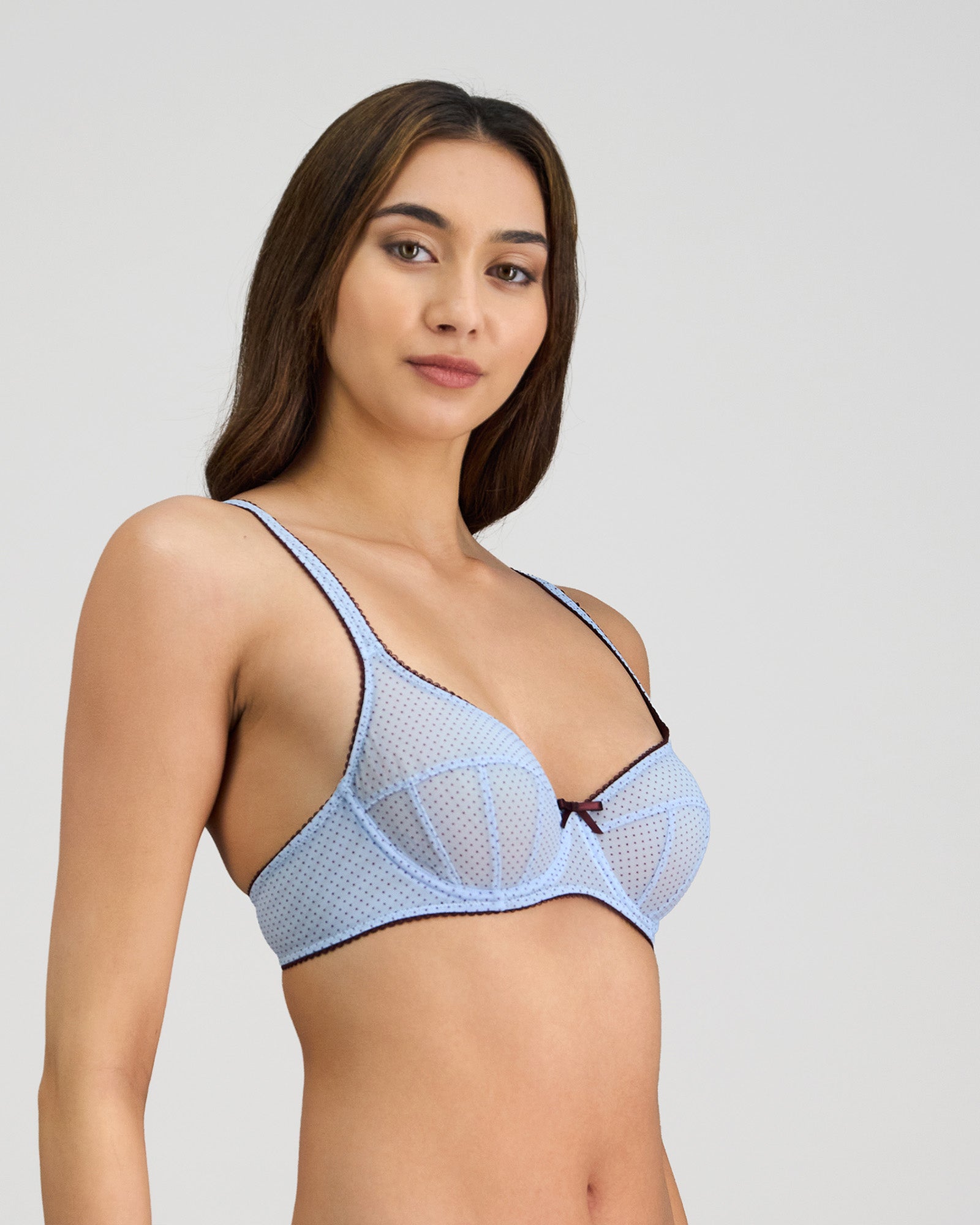 Model wears Harmony 2.0 Underwire Bra in SKYWAY/FIG. On body side view