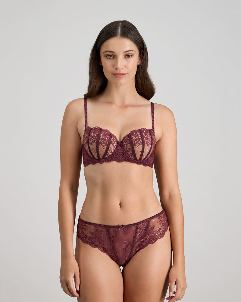 Sofia Contour Bra in FIG. Feature shot