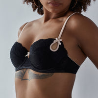 Model wears Zoe Contour Bra in JET/CAMEO ROSE. On body side view