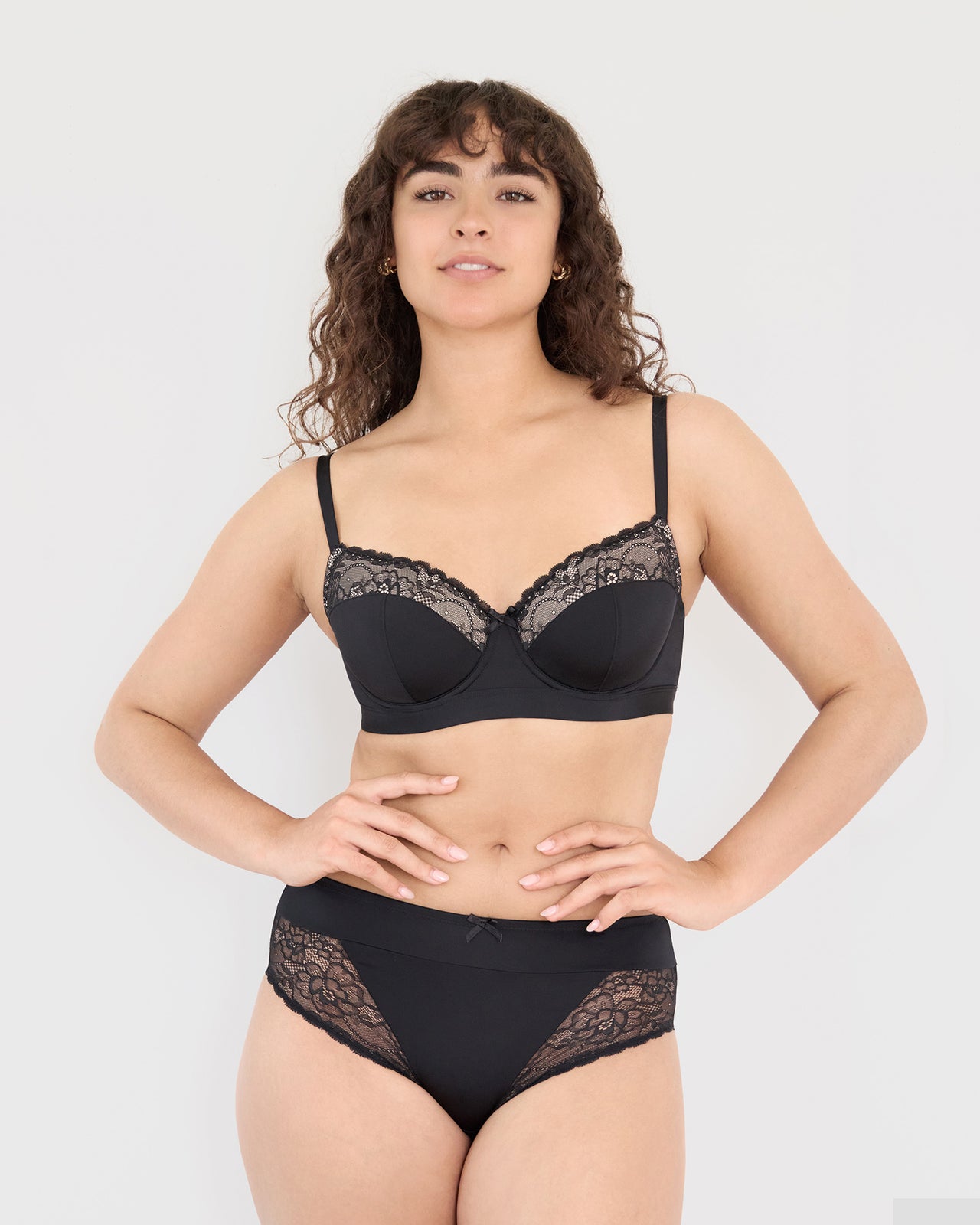 Castaway Contour Long Line Bra in BLACK. Flat lay back view