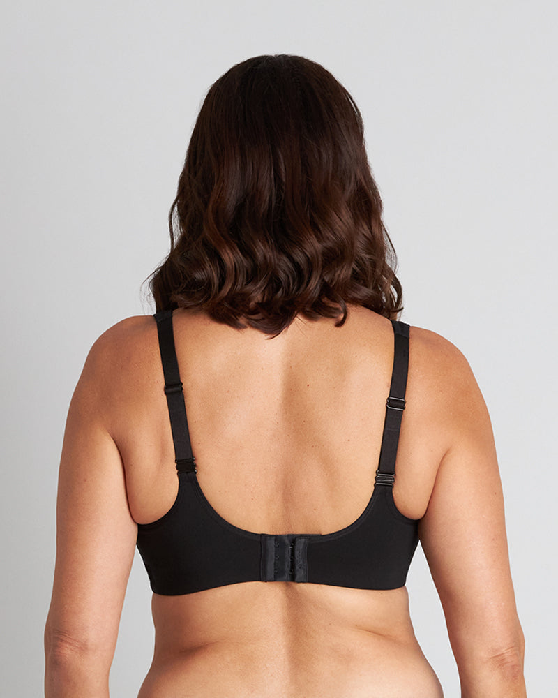 Model wears Power Underwire Bra in BLACK. On body back view