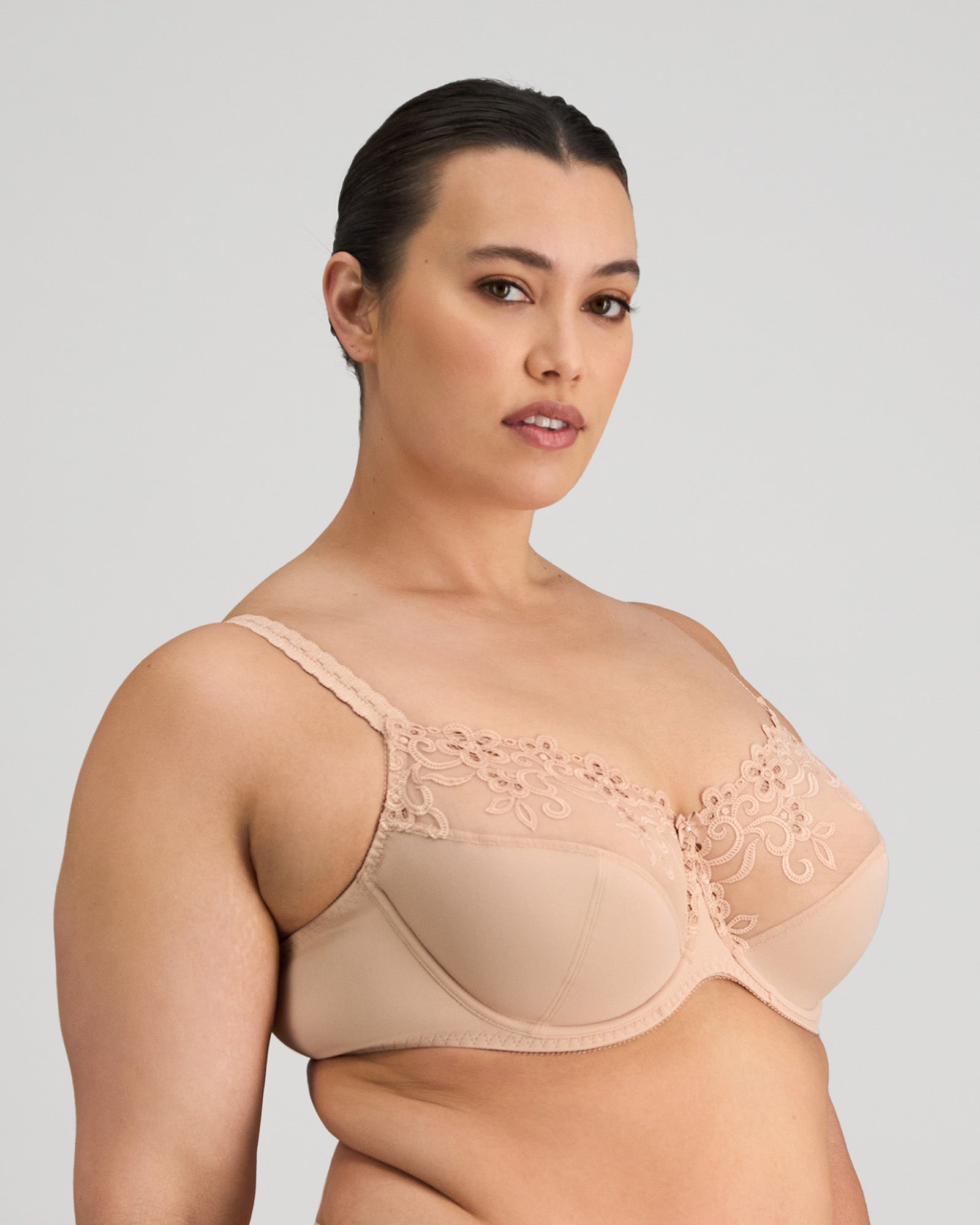 Model wears Coral Underwire Bra in LATTE. On body side view