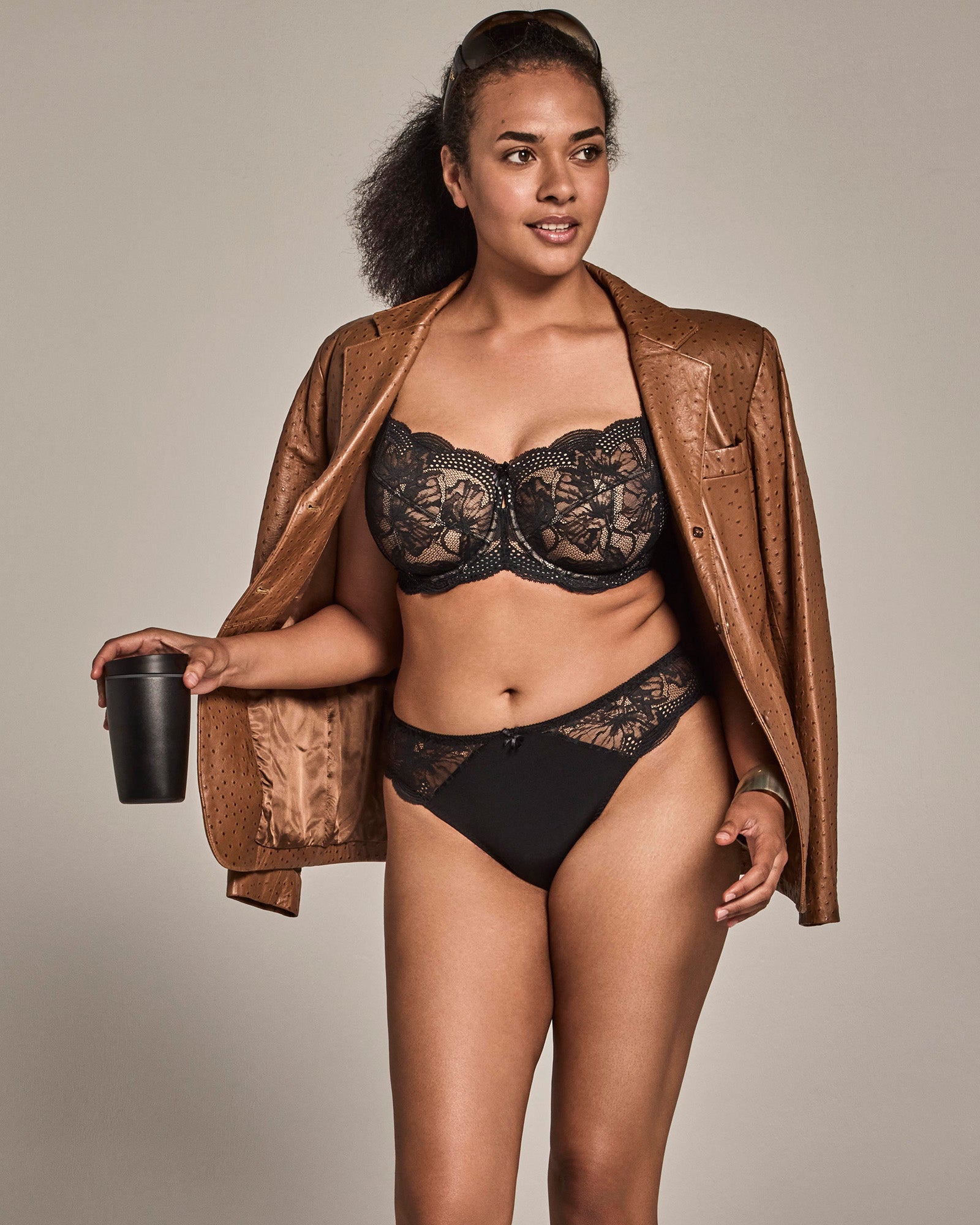 Aria Underwire Bra in BLACK. Feature shot