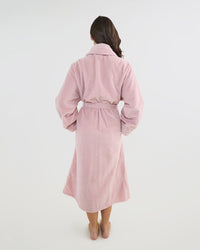 Model wears Cardrona Robe in PALE MAUVE. On body back view