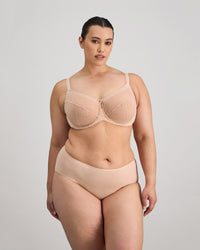 Graceful Lace Underwire Bra in LATTE. Feature shot