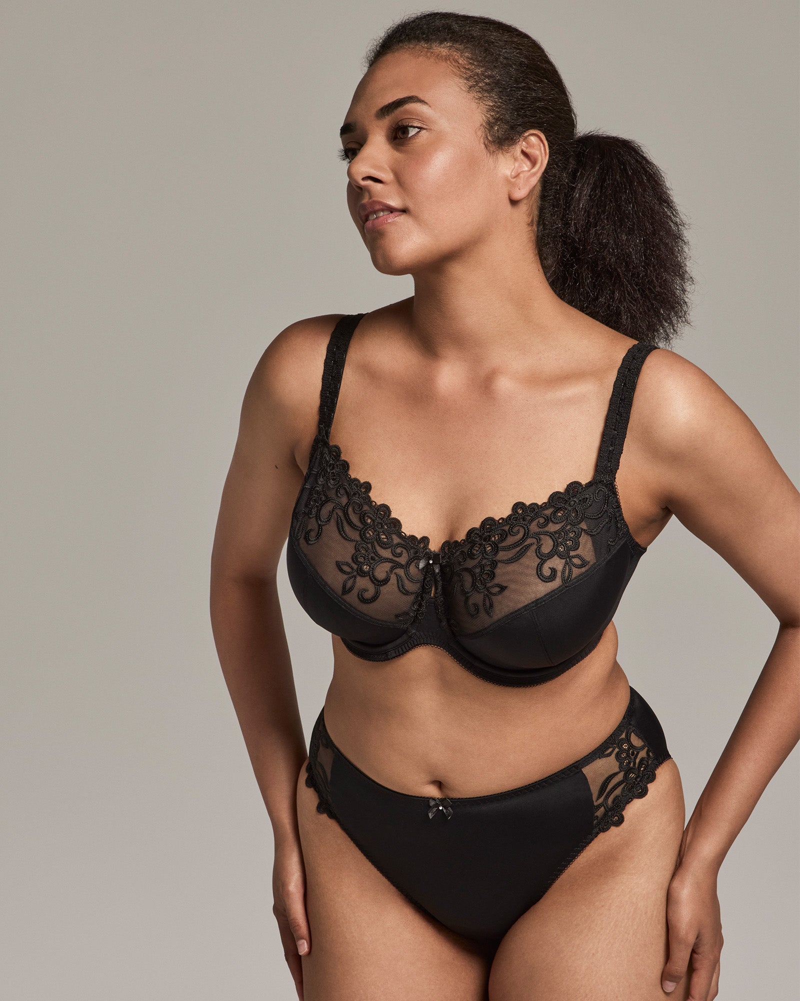 Coral Underwire Bra in BLACK. Feature shot