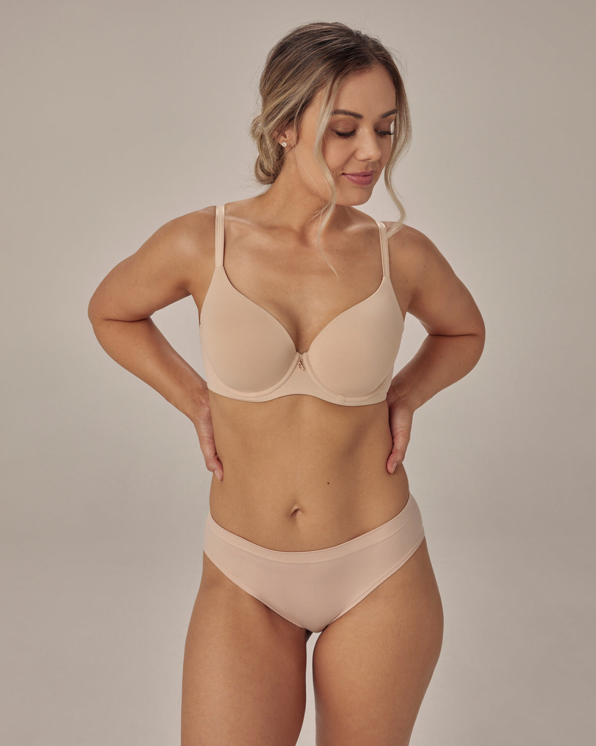 Sculpt Contour Bra in LATTE. Feature shot