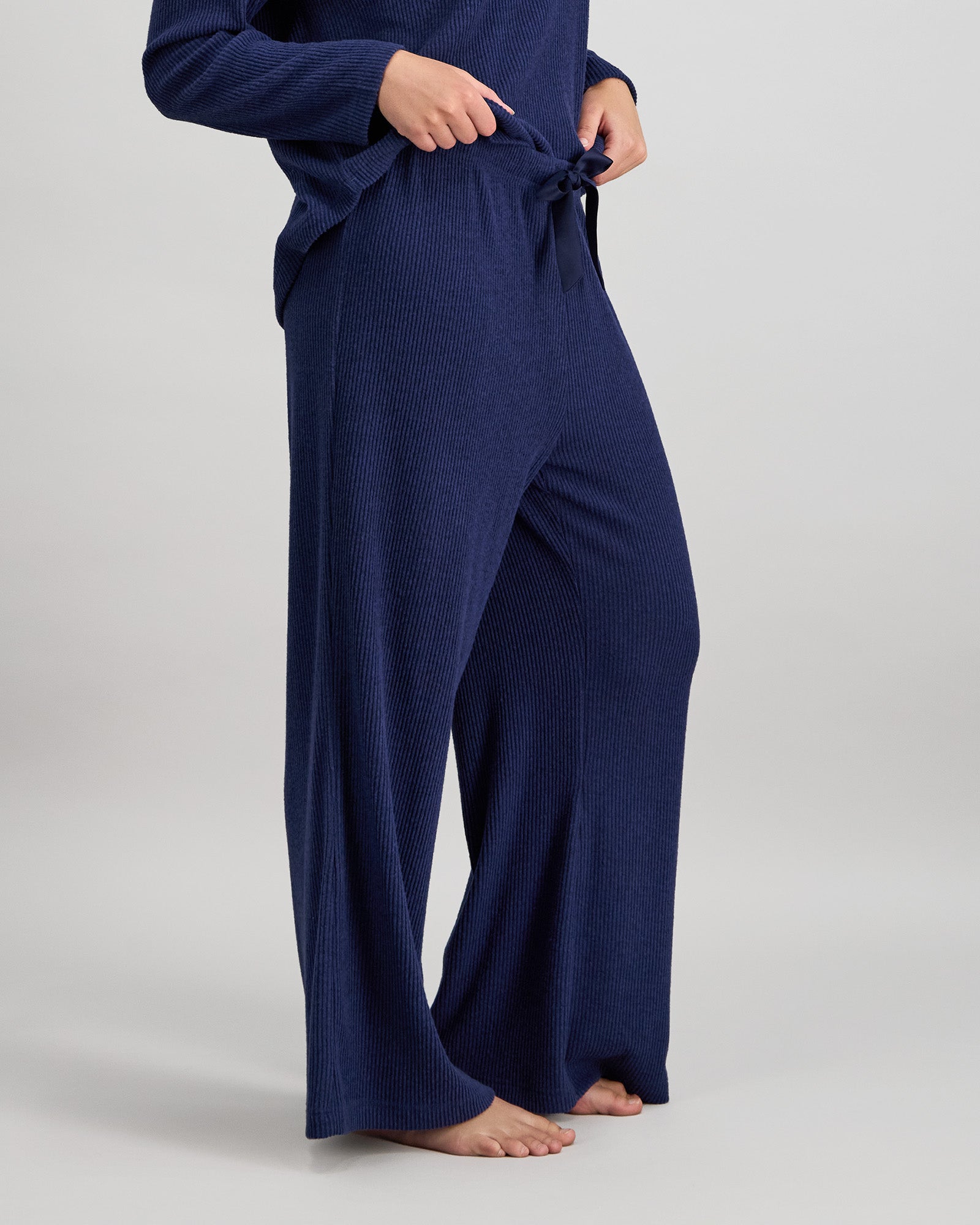 Model wears Relaxed Rib Long Pj Pant in NAVY BLAZER. On body side view