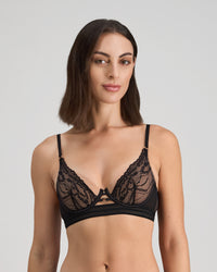 Model wears Ava Rose Underwire Bra in BLACK. On body front view