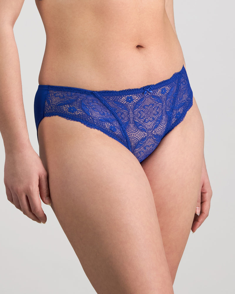 Model wears Juniper Bikini in SURF THE WEB. On body side view