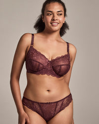 Sofia Underwire Bra in FIG. Feature shot