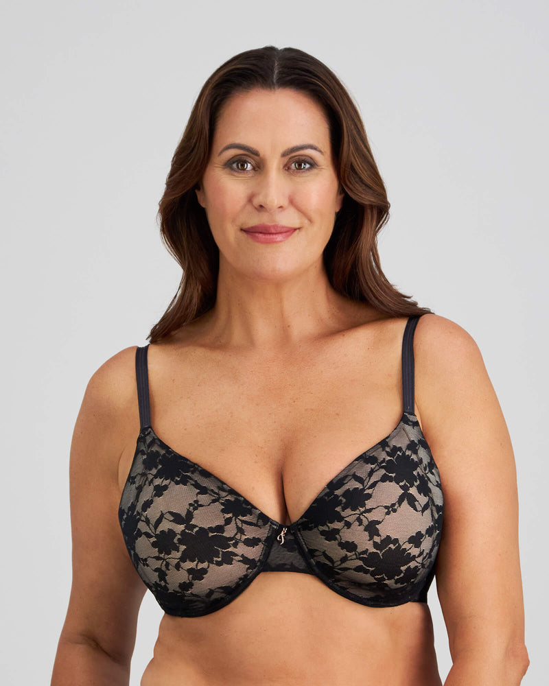 Model wears Lace Sculpt Underwire Bra in BLACK. On body front view