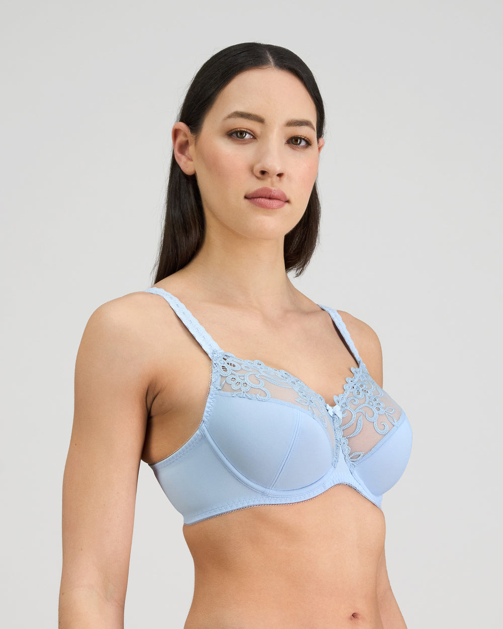 Model wears Coral Underwire Bra in SKYWAY. On body side view