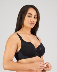 Model wears Laurel Underwire Bra in BLACK. On body side view