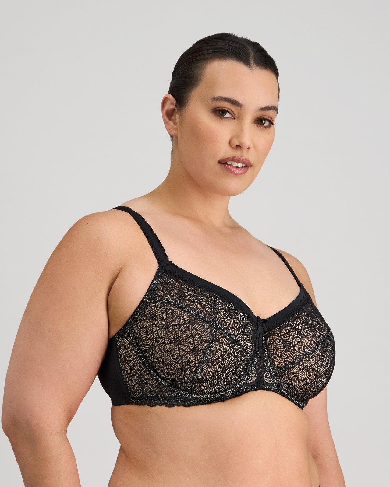 Model wears Delicate Lace Underwire Bra in BLACK/CREAM TAN. On body side view
