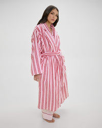 Model wears Riviera Robe in PALE LILAC/SALSA RED. On body side view