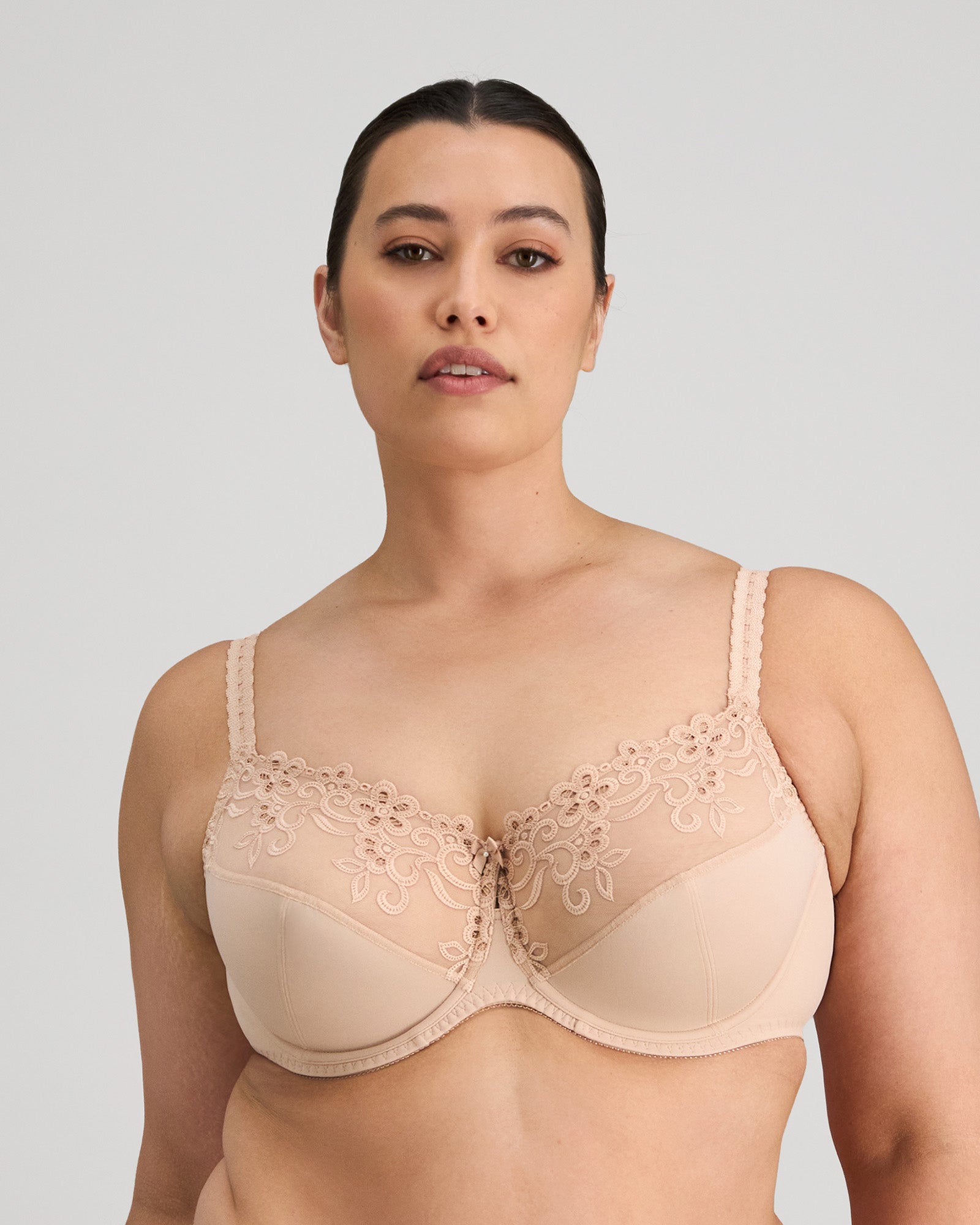 Model wears Coral Underwire Bra in LATTE. On body front view