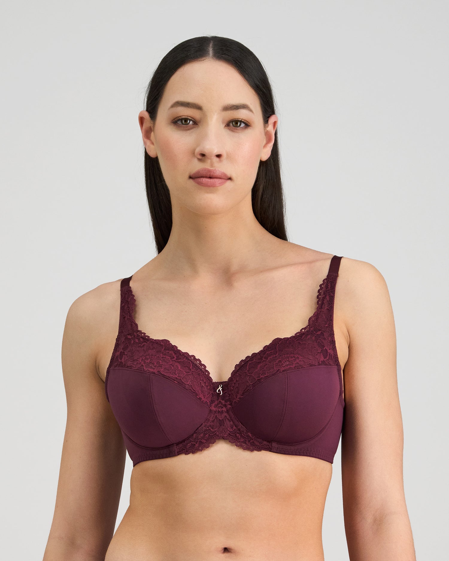 Model wears Laurel Underwire Bra in FIG. On body front view