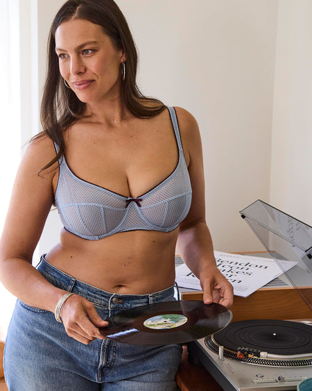 Harmony 2.0 Underwire Bra in SKYWAY/FIG. Feature shot
