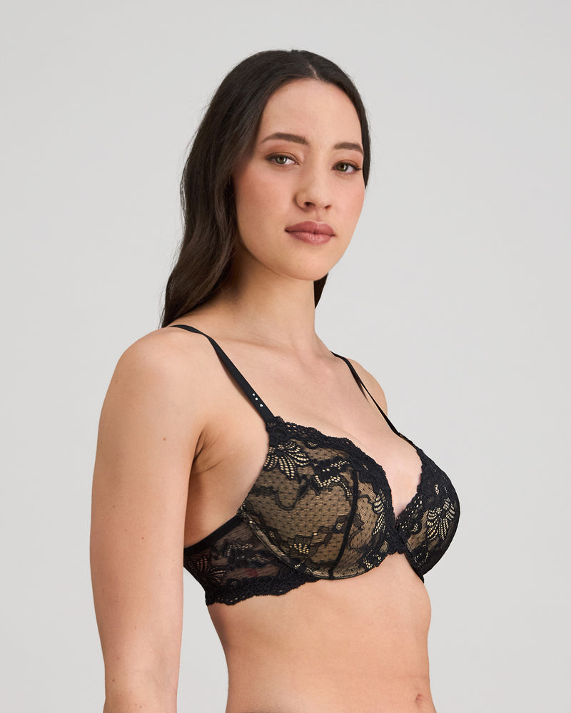 Model wears My Fit Lace Push Up Bra in BLACK. On body side view