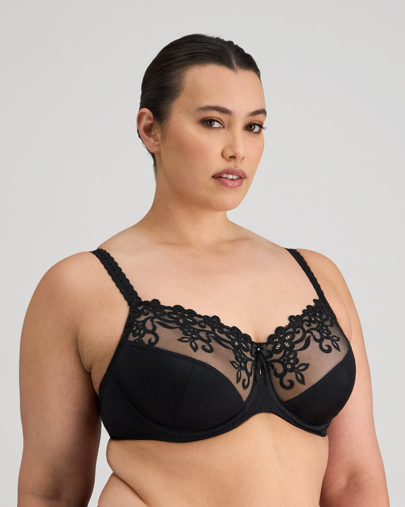 Model wears Coral Underwire Bra in BLACK. On body side view