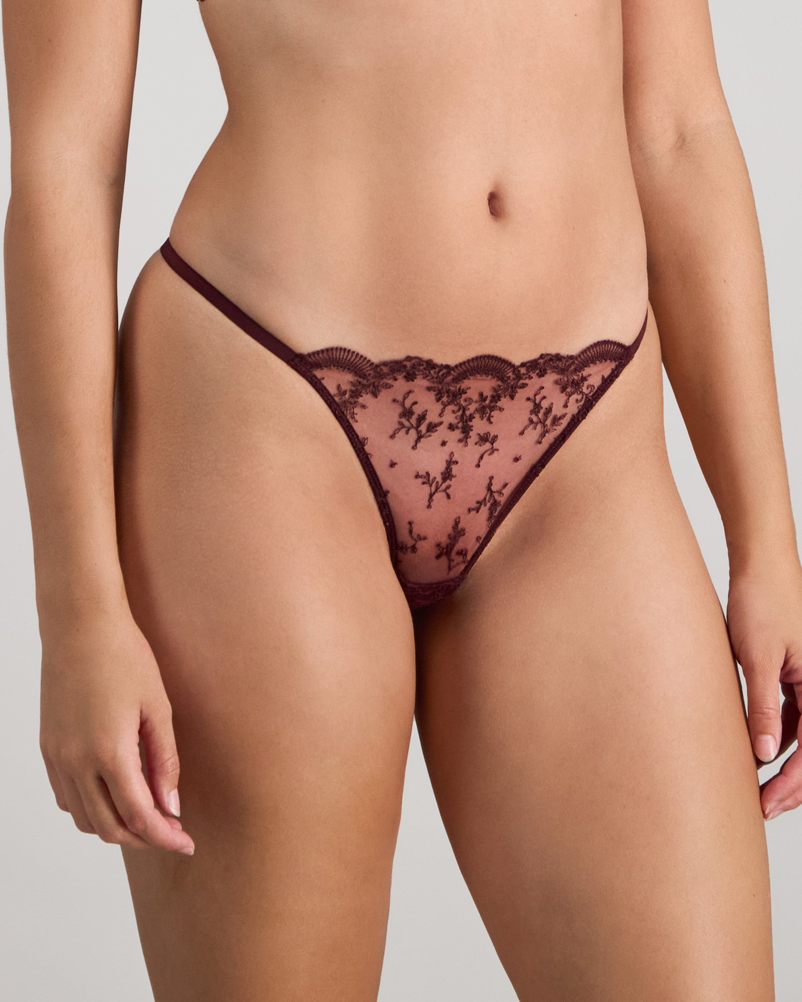 Model wears Etienne Thong in FIG. On body side view