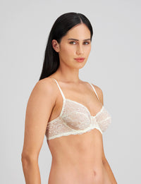 Model wears Wistful Bloom Underwire Bra in LATTE/EGRET. On body side view