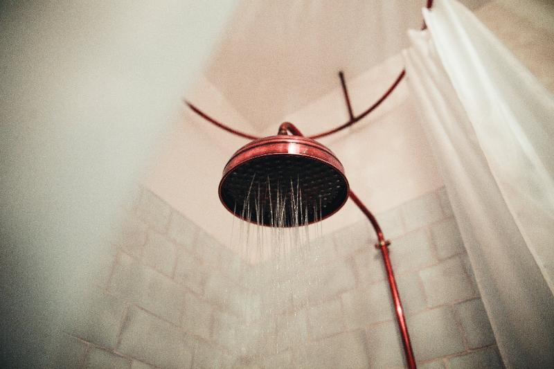 metal-shower-head